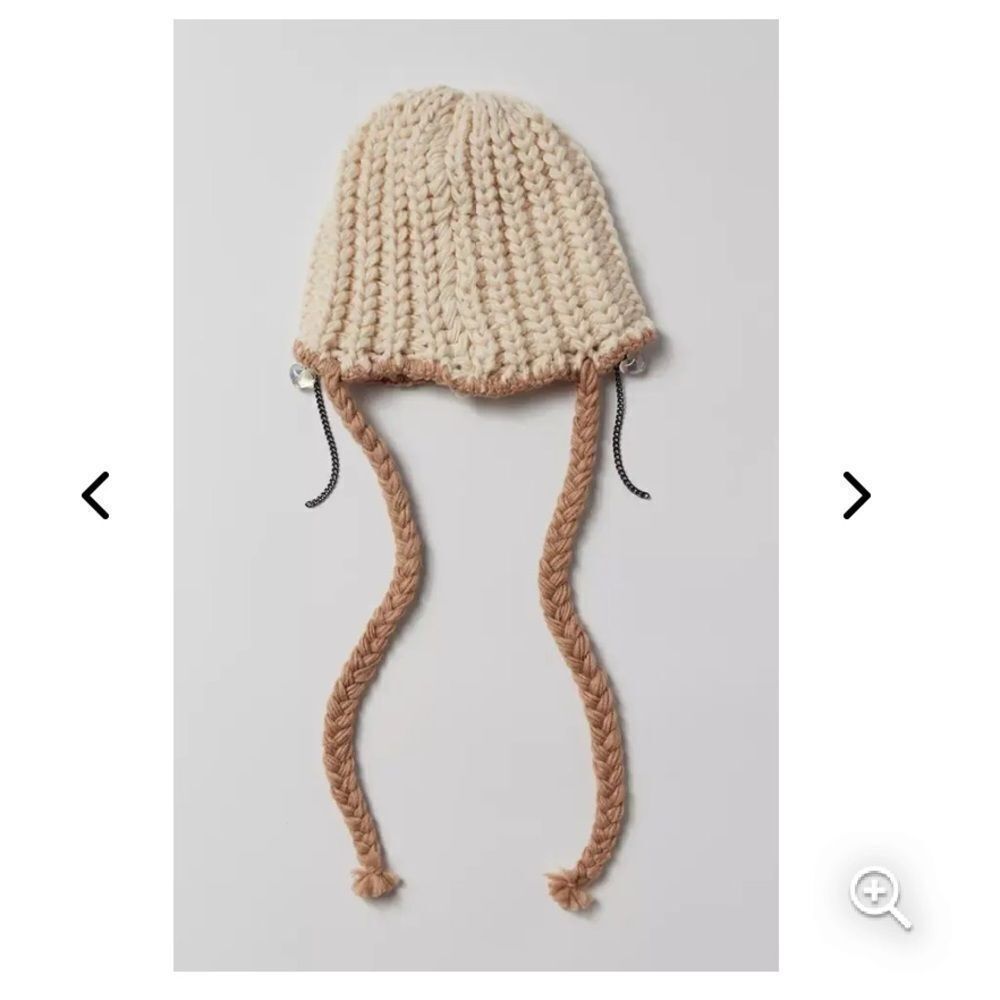 Urban Outfitters Luna Chunky Charm Beanie NWT - Ivory